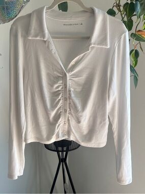 Abercrombie & Fitch White Ruched Button-Front Long Sleeve Collared Top